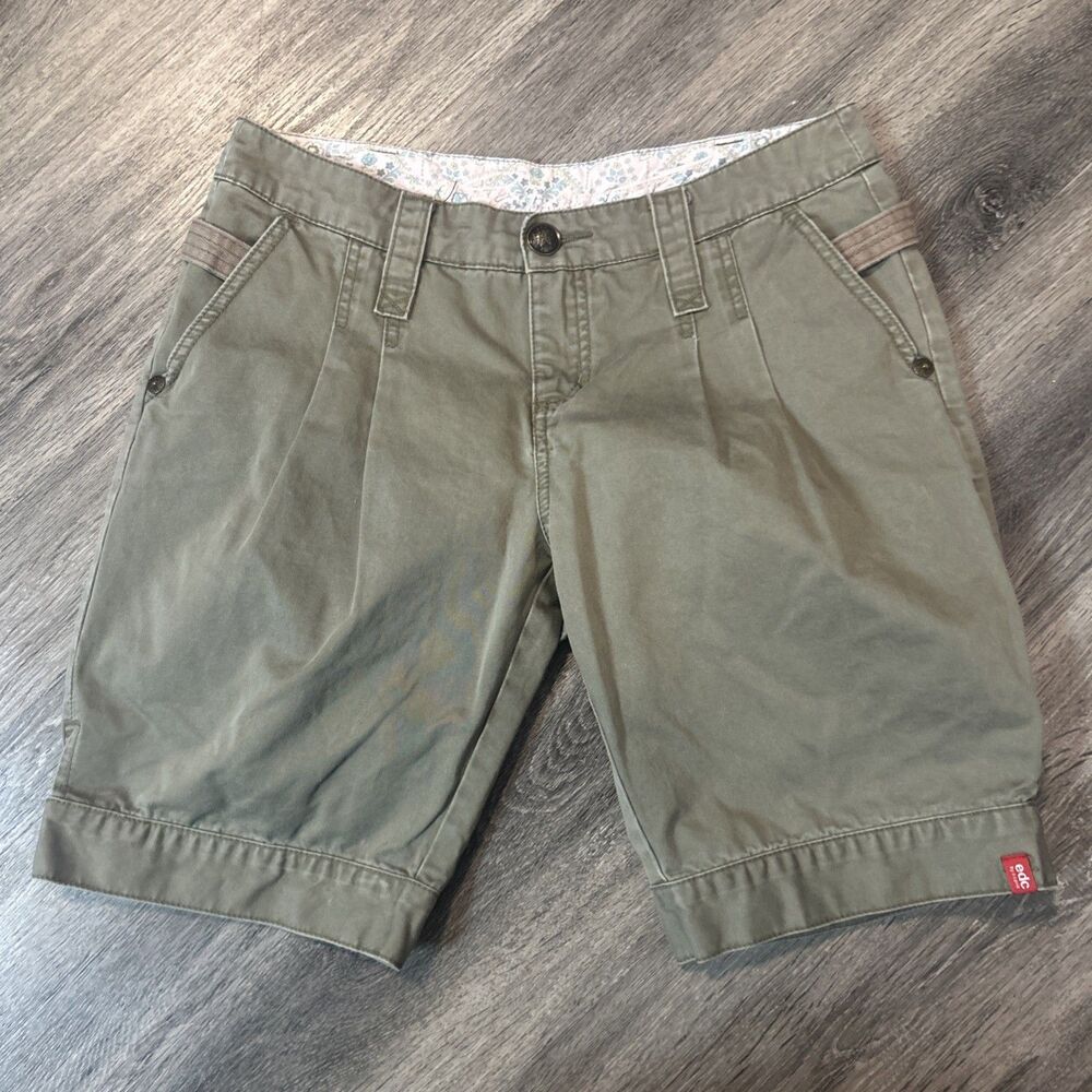 Vintage Y2K Bermuda Shorts Womens 38 Pleated Khaki Green Hiking Cargo